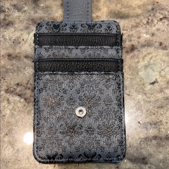 Disney Madame Leota Haunted Mansion Credit Card Wallet Cardholder - Picture 4 of 7